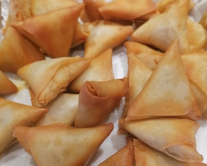 Golden crispy samoosas